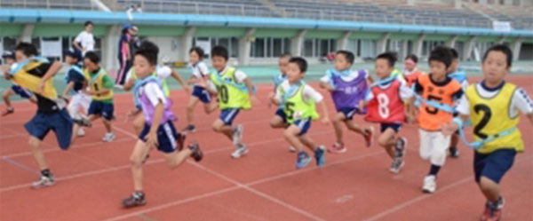 小学生が健脚競う「かすり駅伝」